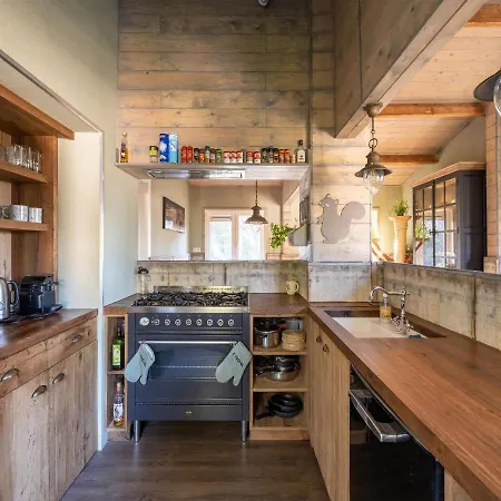 Stylish In With Big Garden Holiday home
